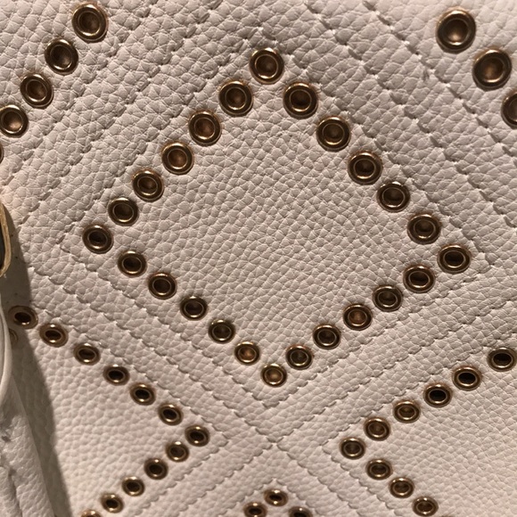 NWT Charming Charlie off-white/gold purse - Picture 2 of 9